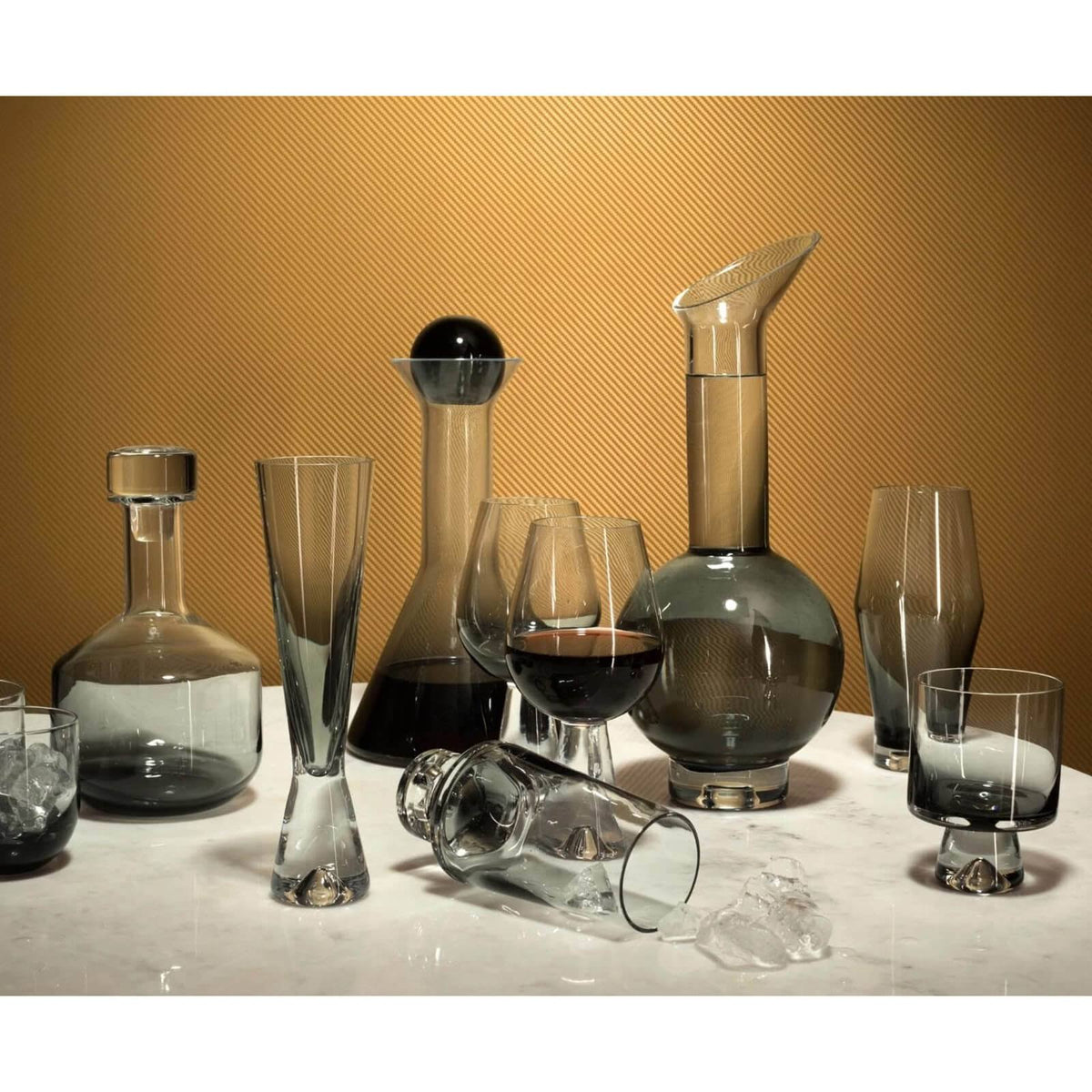 Black Wine Glasses Q836880