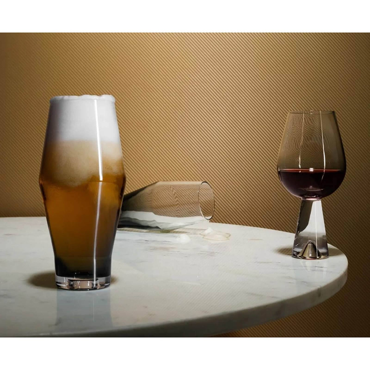 Black Wine Glasses Q836880