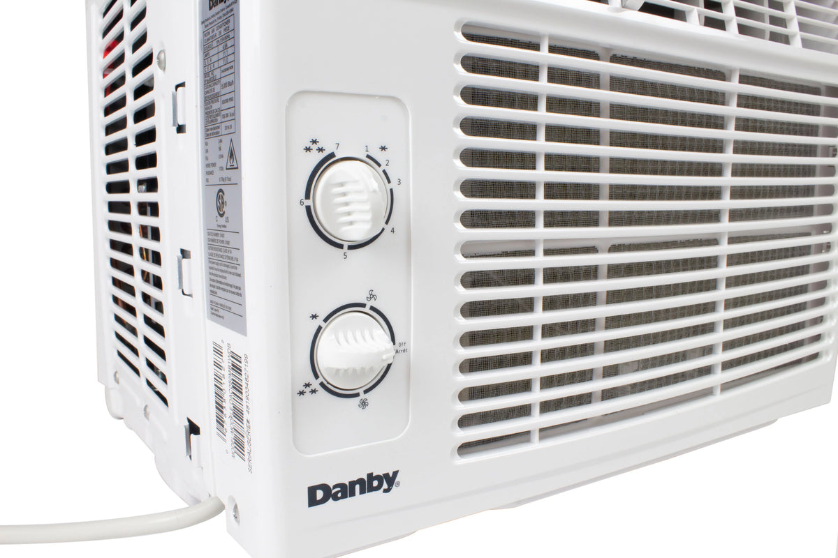 5000 BTU White Window AC Y904208