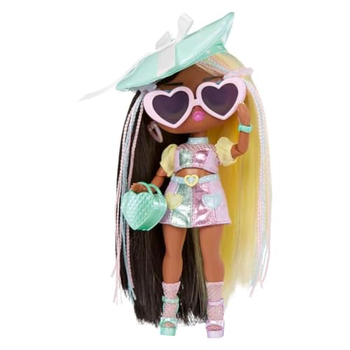 Fashion Doll with 15 Surprises and Accessories G742